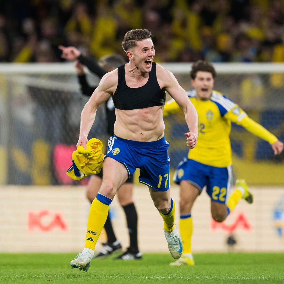 Gyokeres ăn mừng sau khi giúp Thụy Điển lọt vào VCK World Cup 2026 - Ảnh: @DybalaAndMore