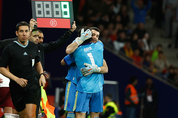 Anh vào sân thay Raya ở phút 60 của trận giao hữu với Ai Cập