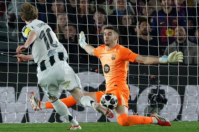 Thủ môn của Barca phải duy trì được phong độ tốt tại CLB