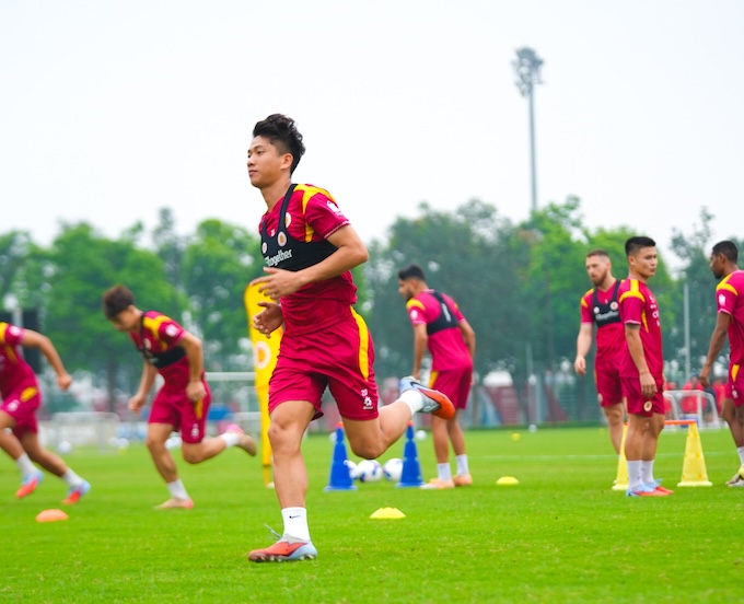 Các cầu thủ CAHN đang tập luyện chuẩn bị cho cuộc tiếp đón Đà Nẵng. Ảnh: CTV 