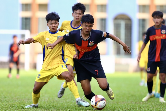 SLNA I (áo vàng) đã thắng chung cuộc 2-1. Ảnh: Quốc Anh 