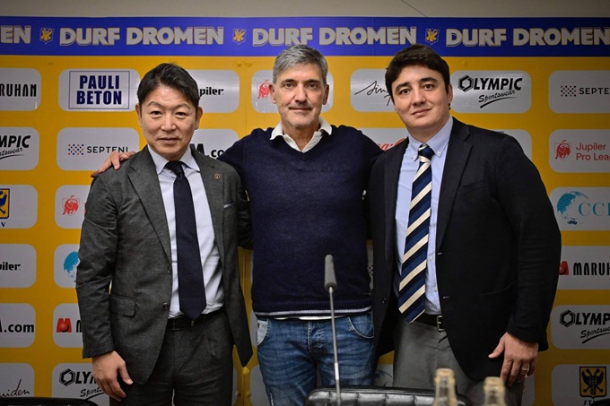 STVV CEO Takayuki Tateishi (trái) và giám đốc thể thao Andre Pinto (phải)