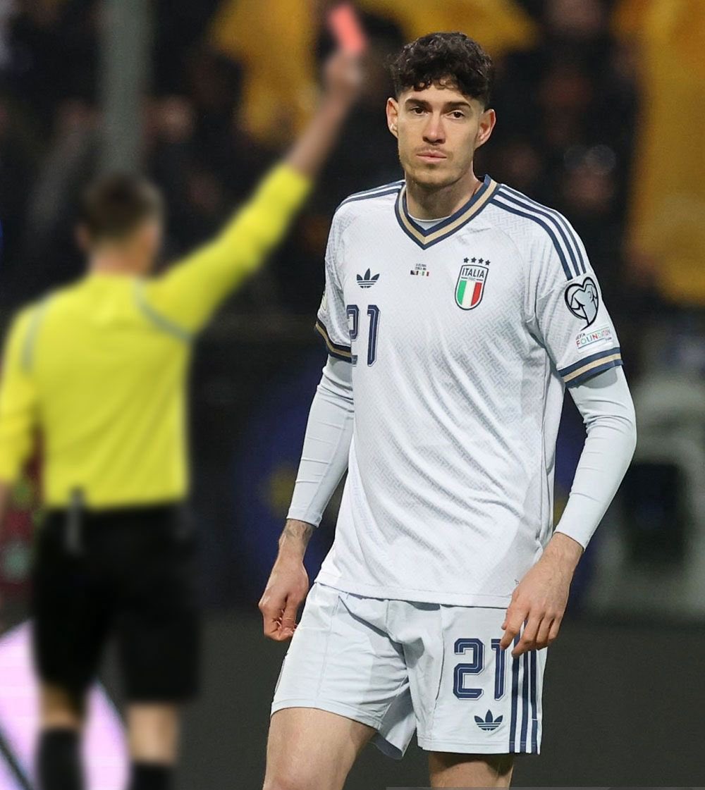 Bastoni đang là tội đồ của ĐT Italia - Ảnh: @Footballtweet