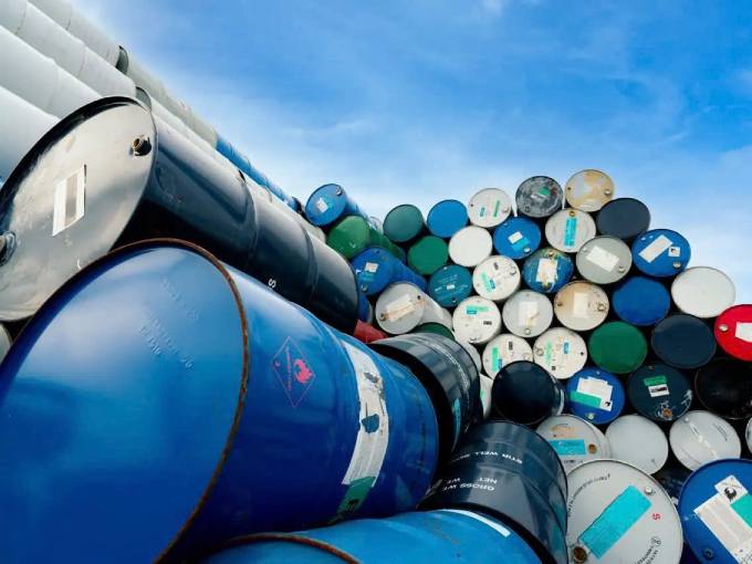 Giá dầu tăng vọt sau thông điệp cứng rắn của Tổng thống Trump