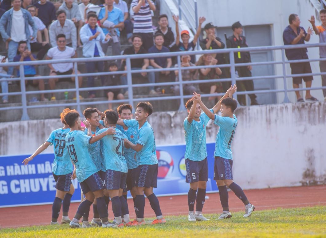 Quảng Ngãi do cựu tuyển thủ Vũ Như Thành dẫn dắt đã có được chiến thắng đầu tiên tại giải Hạng nhì 2026 - Ảnh: CLB