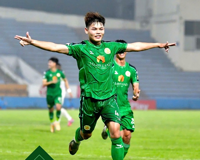 Niềm vui của Quy Nhơn United sau chiến thắng đậm đà trước chủ nhà Phú Thọ 