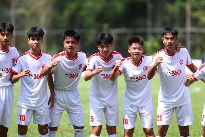 Niềm vui của đội bóng trẻ áo lính khi có bàn thắng. Ảnh: Nguyễn Khánh 