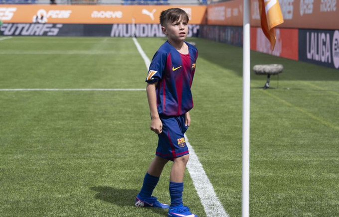 Tài năng 11 tuổi của Barca gây sốt cả châu Âu