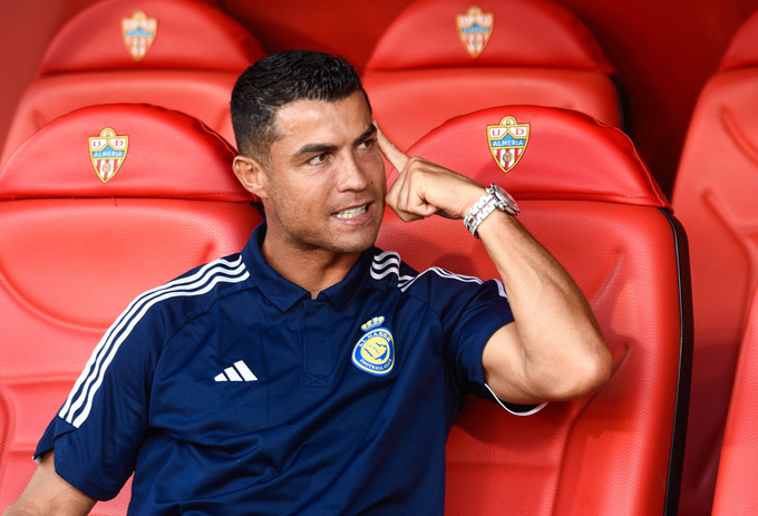 Ronaldo đang vướng vào một tranh chấp pháp lý giữa Flamengo và Almeria