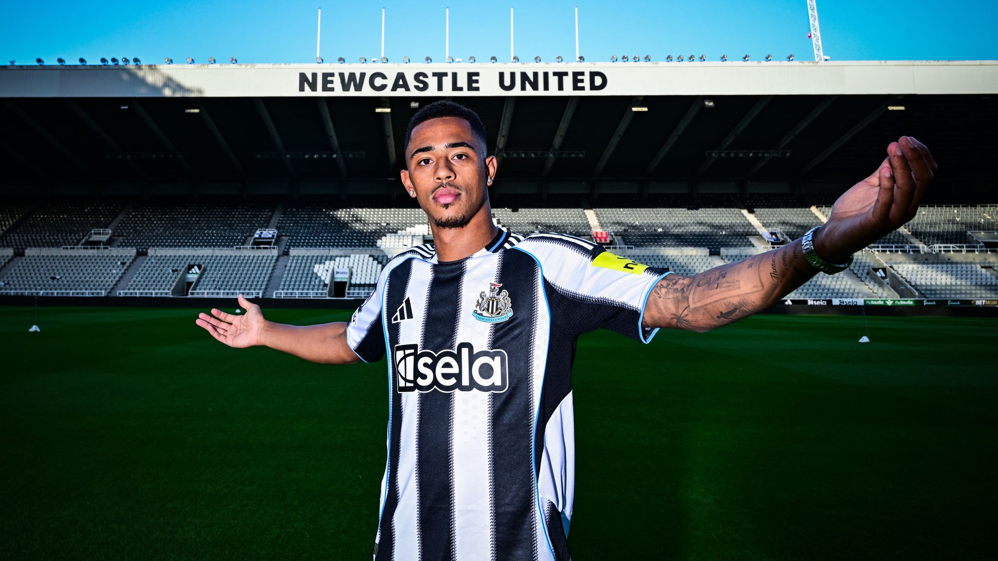Newcastle đã mua Jacob Ramsey từ Aston Villa, đội bóng cũng đang chịu áp lực từ quy định PSR