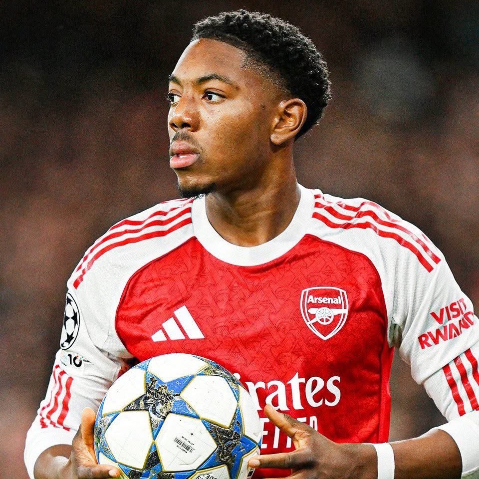 Lewis-Skelly có muốn về MU? - Ảnh: @UnitedUpdates