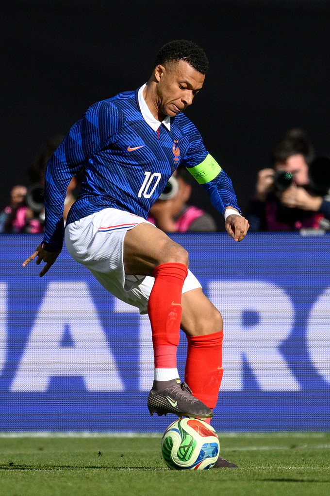 Vì anh sinh ra, lớn lên, trưởng thành và phát triển tại Pháp