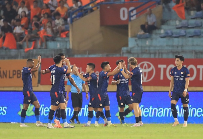 CAHN vượt trội hoàn toàn so với Đà Nẵng - Ảnh: Phan Tùng