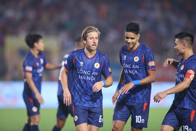 Stefan Mauk đã có 2 bàn thắng cho CAHN - Ảnh: Minh Tuấn 