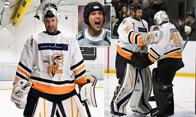 Cech hoàn thành giấc mơ được đứng trên sân khúc côn cầu