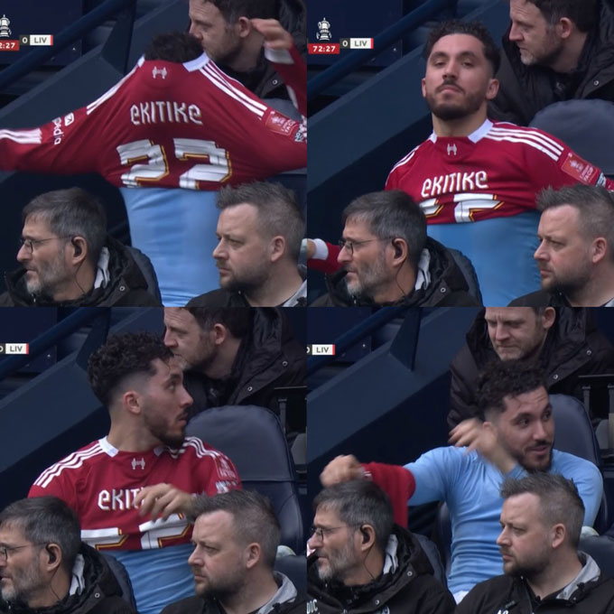 Cherki bất ngờ mặc áo đấu của Ekitike khi đang ngồi trên ghế dự bị của Man City - Ảnh: Twitter
