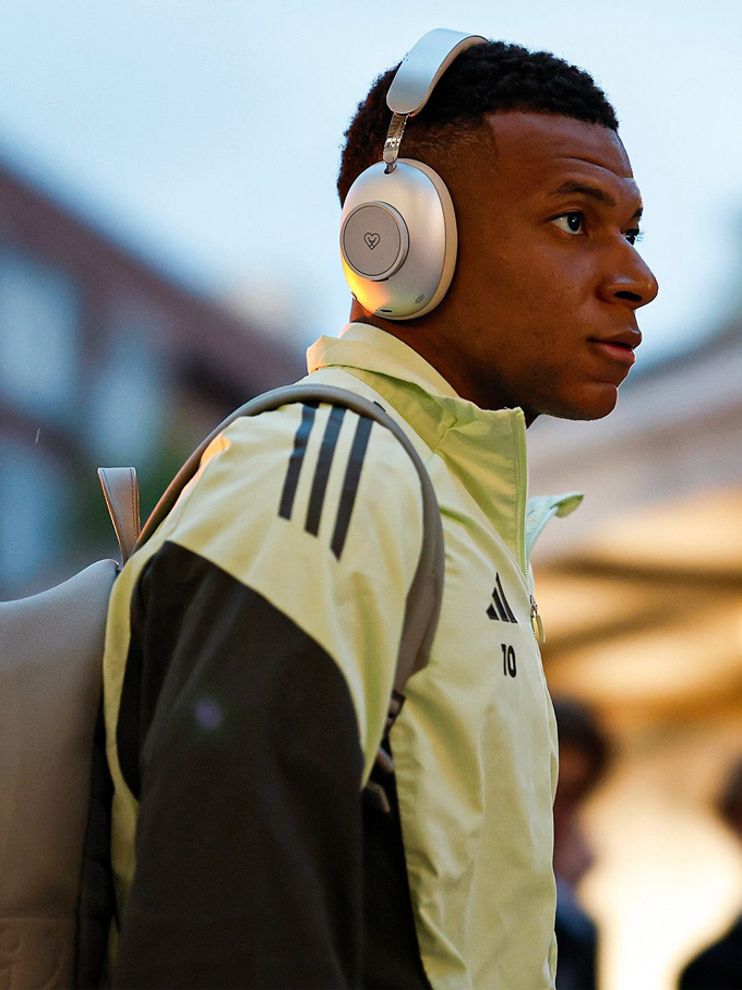 Mbappe có quan điểm khá lạ về các vị trí trên sân. Ảnh - Instagram nhân vật