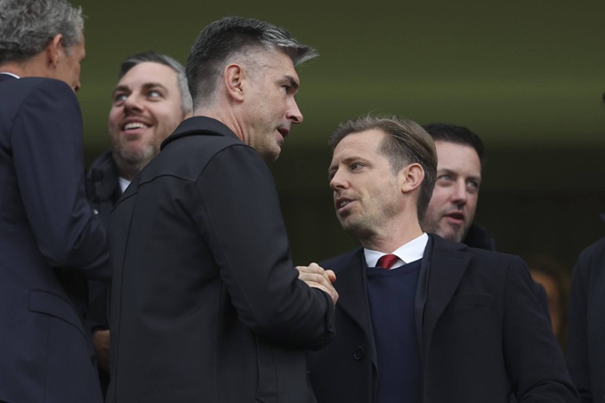 Cả Richard Hughes (trái) lẫn Michael Edwards đều hết hợp đồng vào năm 2027