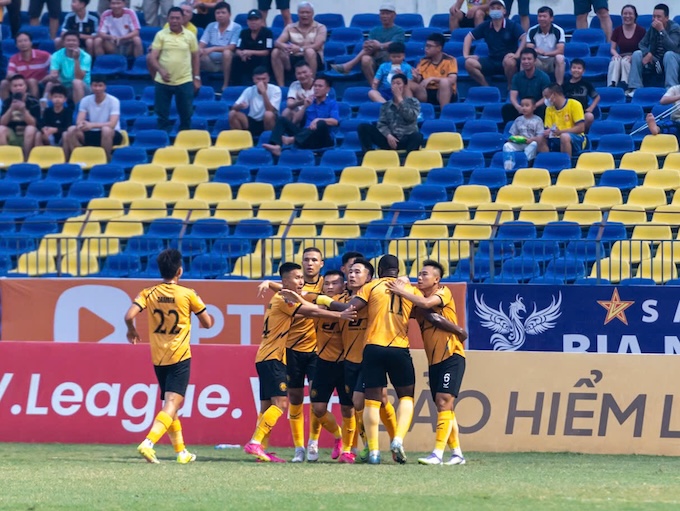 Niềm vui của Thanh Hóa khi có 2 bàn thắng sớm từ hiệp 1. Ảnh: CTV 
