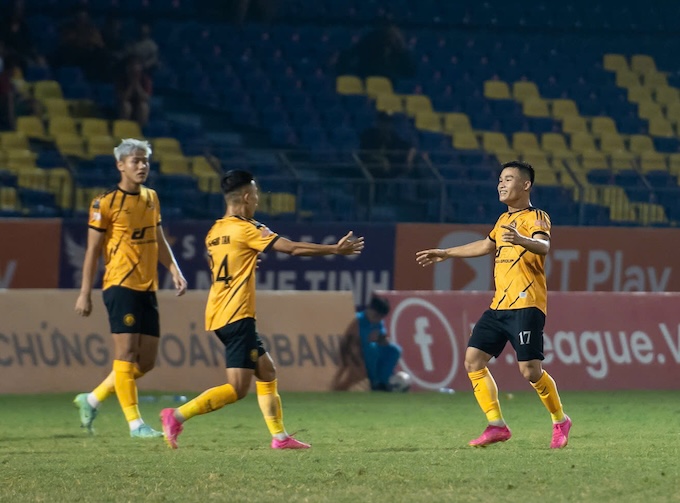 Niềm vui của cầu thủ xứ Thanh với chiến thắng ngoài mong đợi. Ảnh: CTV 