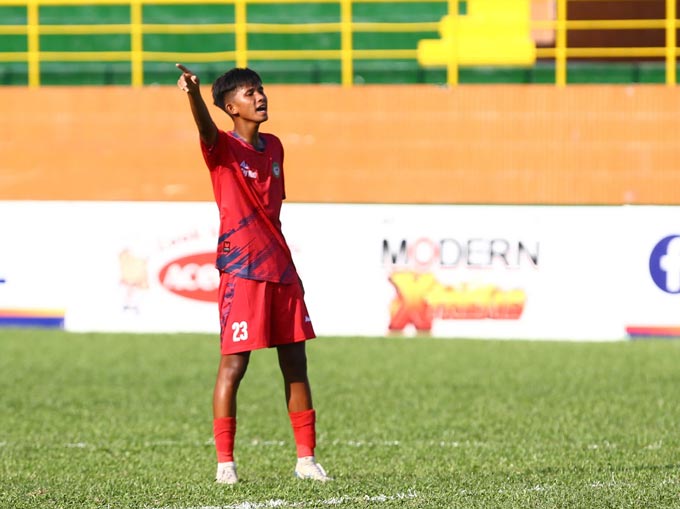 Sa Li có một ước mơ trở thành cầu thủ chuyên nghiệp. Ảnh: Nguyễn Khanh