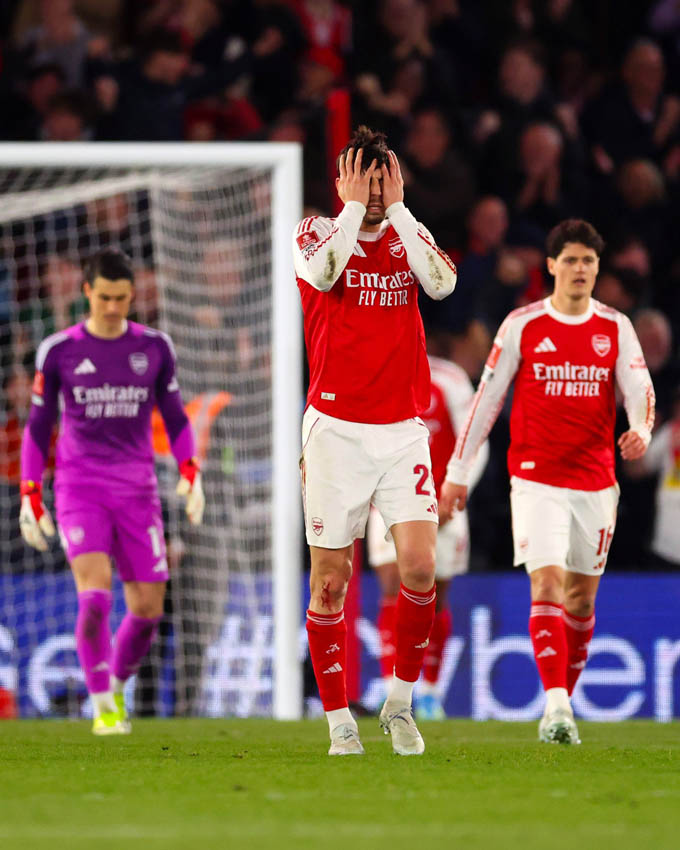 Arsenal bị loại ở FA Cup