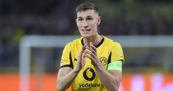 Schlotterbeck được MU theo sát