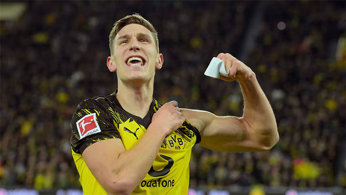 Schlotterbeck trong màu áo Dortmund