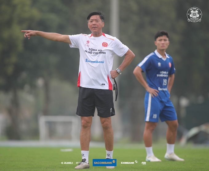 HLV Lê Huỳnh Đức trong một buổi tập của CA TP.HCM - Ảnh: Đình Viên