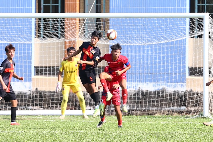 Cuộc đối đầu giữa Ninh Bình và Tây Ninh diễn ra rất hấp dẫn. Ảnh: Nguyễn Khánh 