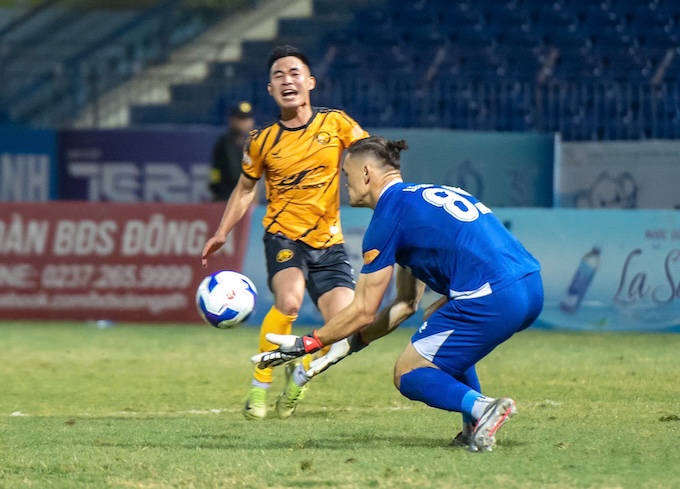 Thủ môn Lê Giang đã có một trận đấu cực kỳ vất vả - Ảnh: CTV