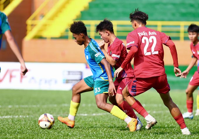 Adu Huỳnh Đức Favour trong màu áo U15 TP.HCM. Ảnh - Nguyễn Khanh