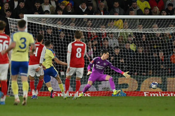 Arsenal đang gặp vấn đề trước các đối thủ chơi tấn công trực diện