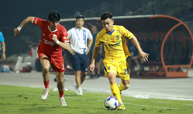 Tập đoàn Tân Long sẽ chia tay SLNA sau khi mùa giải 2025/26 khép lại - Ảnh: Đức Cường 