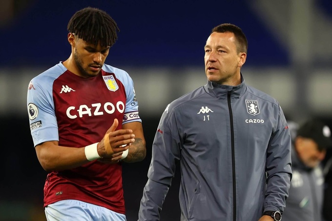 Terry từng gây ấn tượng khi làm công tác huấn luyện ở Aston Villa
