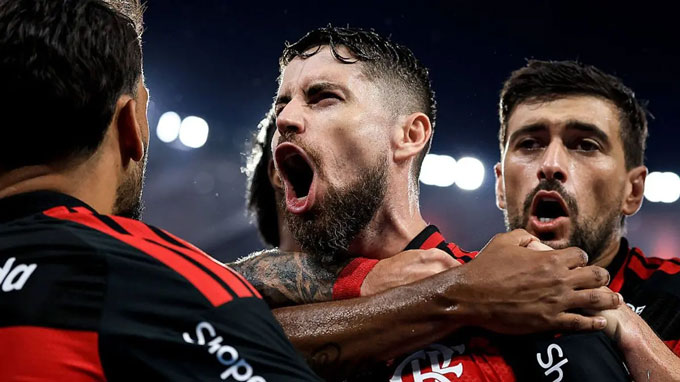 Santos phơi áo trước Flamengo