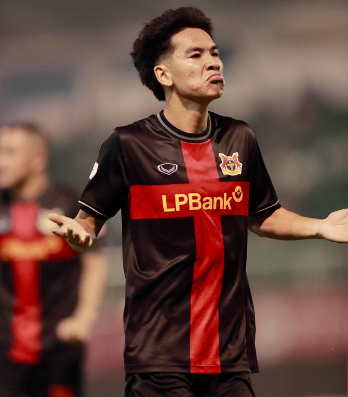 Lê Văn Thuận đã có một màn trình diễn cực hay trong trận đấu giữa Ninh Bình và HAGL