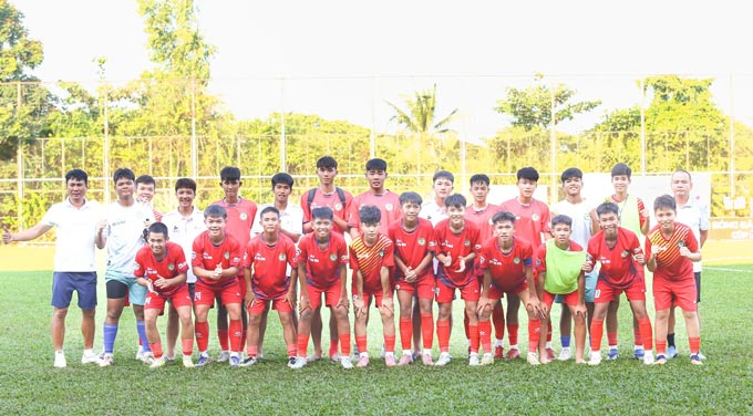 Với 6 điểm sau 3 trận, đoàn quân của HLV Kim Sơn đã giành quyền vào chơi tứ kết với vị trí thứ 2 bảng đấu