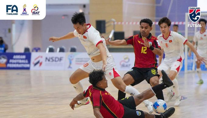 Thịnh Phát (áo trắng) đã có bàn thắng đầu tiên tại giải đấu. Ảnh - Futsal Thái Lan