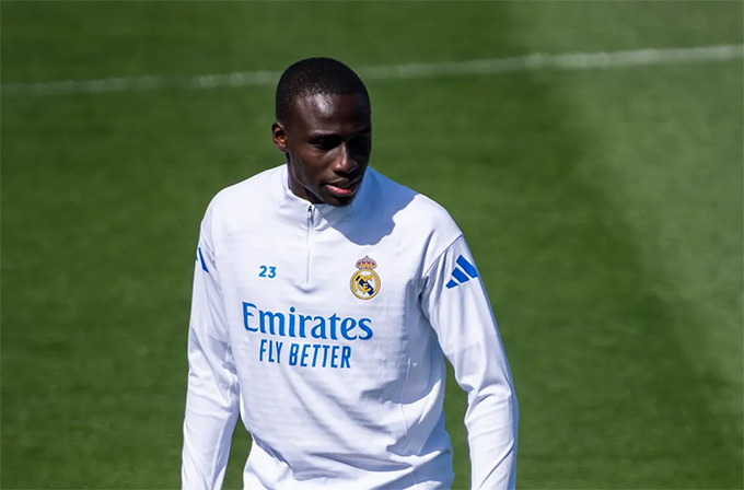 Ferland Mendy đã trở lại tập luyện cùng toàn đội
