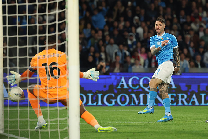 Maignan bị khuất phục