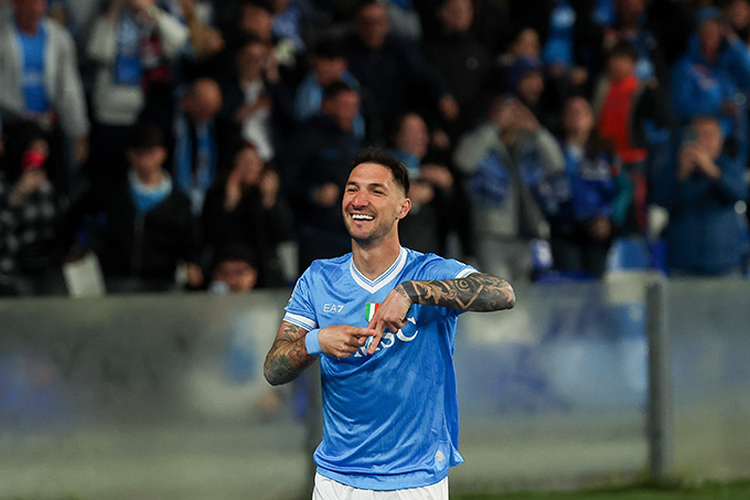 Siêu dự bị Politano giúp Napli hạ gục Milan 1-0