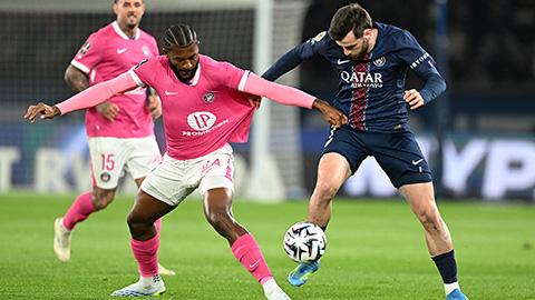 Kvara sẽ bị treo giò ở tứ kết lượt về Champions League nếu nhận thẻ ở trận sắp tới