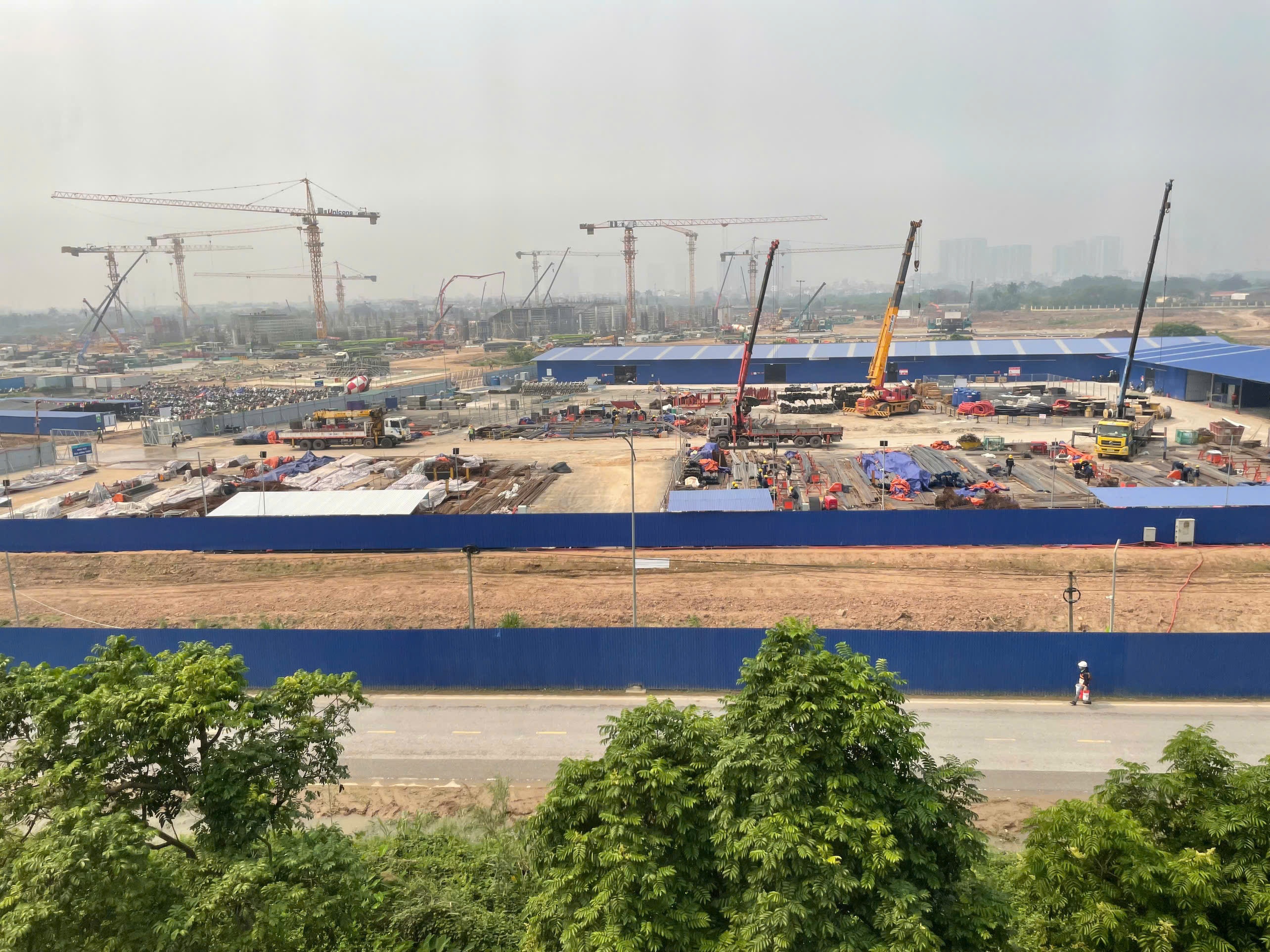 Công trường thi công SVĐ PVF đã giải phóng mặt bằng xong.