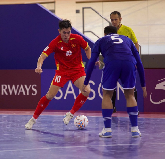 Cuộc đọ sức giữa 2 đội có ý nghĩa quyết định đến ngôi đầu. Ảnh: Phan Hồng 