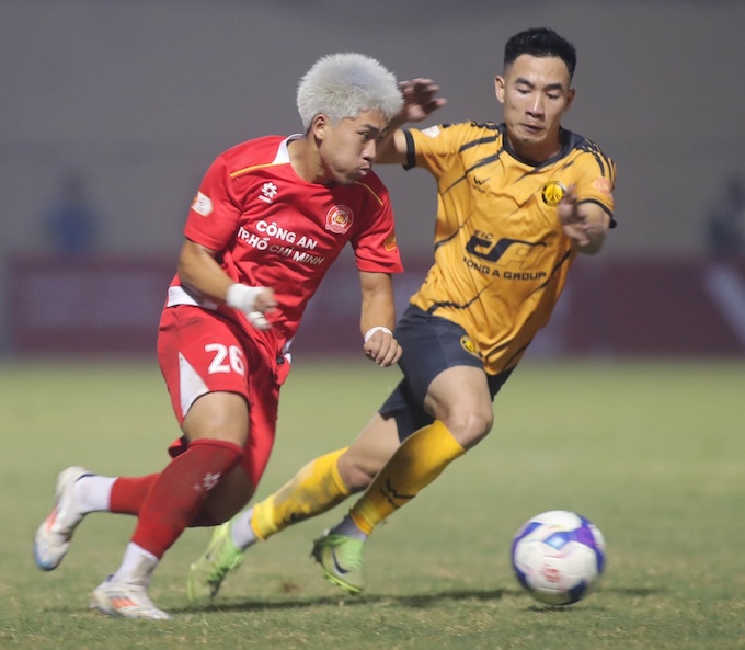 Những trận đấu gần đây, việc ghi bàn phải cậy nhờ vào Khoa Ngô. Ảnh: Đình Viên 