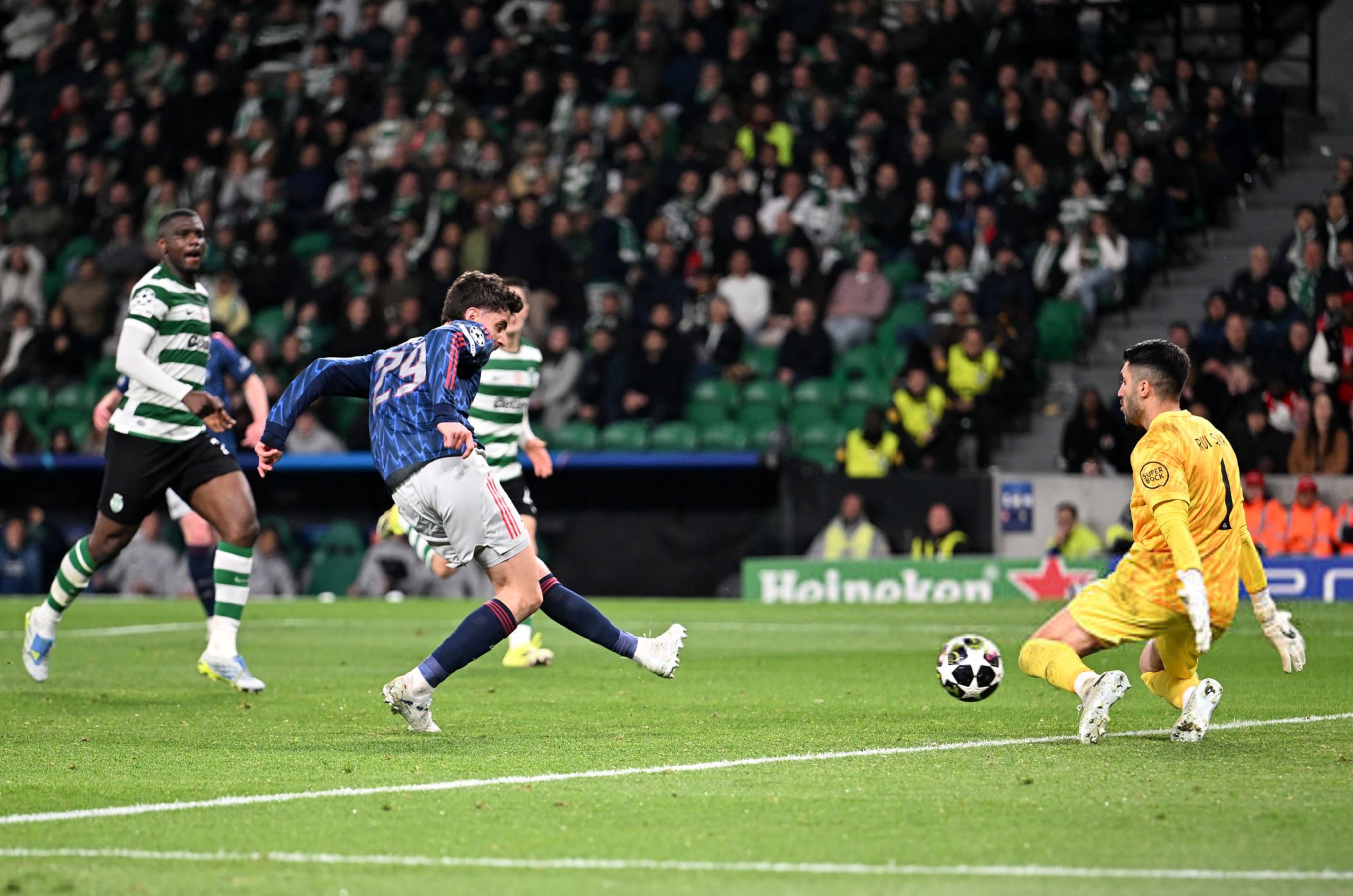 Havertz ghi bàn vào lưới Sporting Lisbon - Ảnh: @HQpcrt