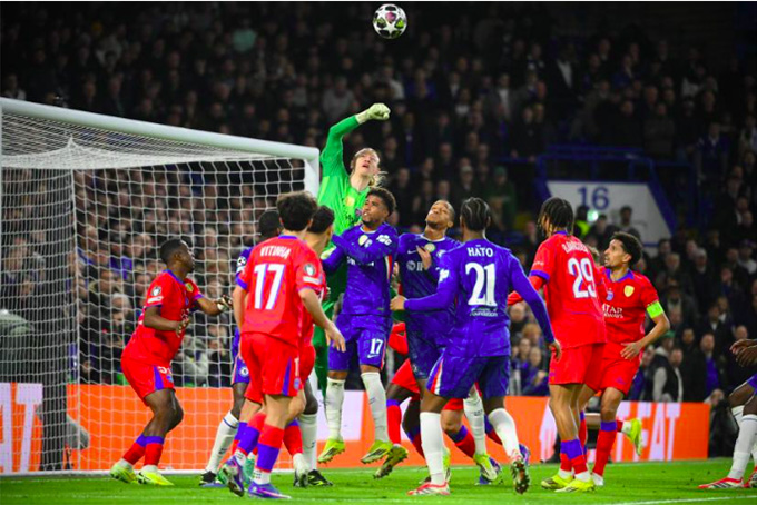 Safonov sẵn sàng đấm bóng, miễn sao bóng ra xa khỏi khung gỗ đội nhà