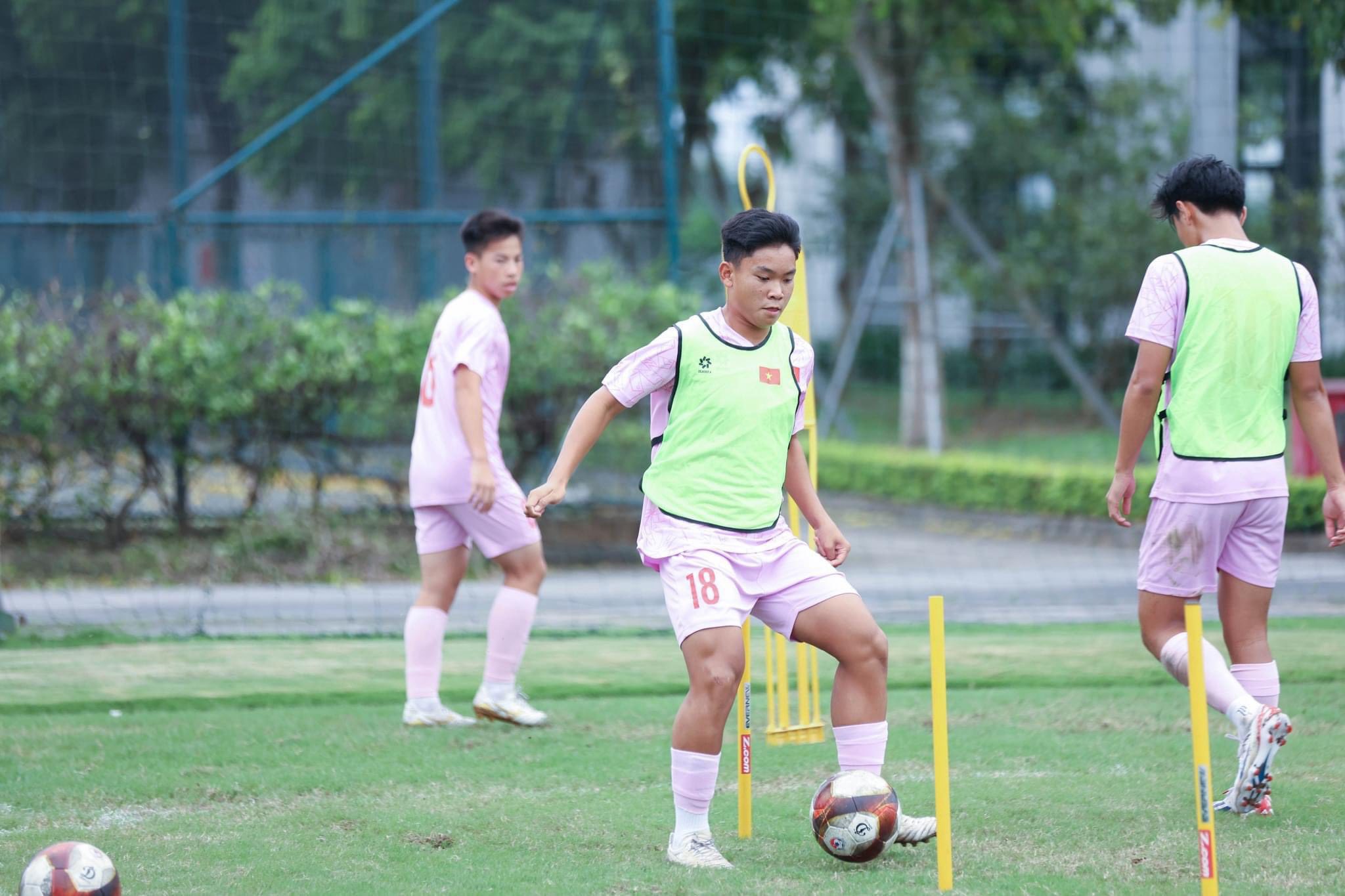 Quang Khôi nhận được nhiều lời khen từ HLV Cristiano Roland