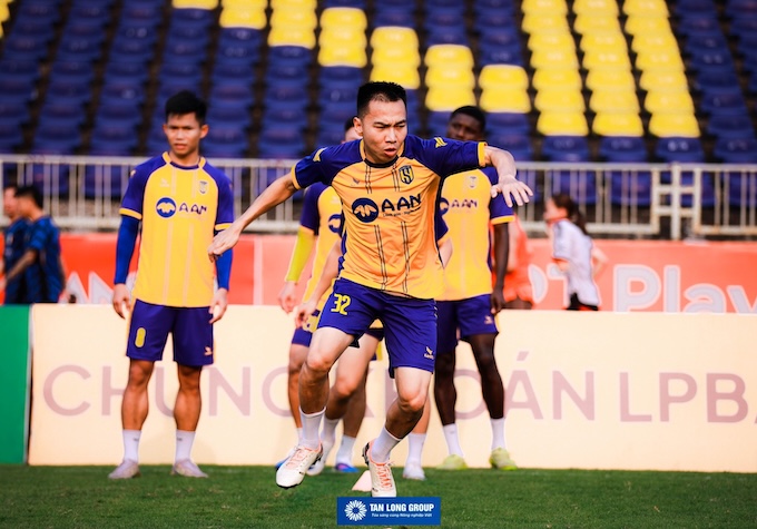 Điều HLV Sỹ Sơn lo nhất hiện nay là ôn định lòng quân - Ảnh: FBNV